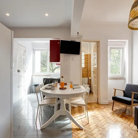Bright Tailor Made Flat With Ac In Areeiro * Lisbona