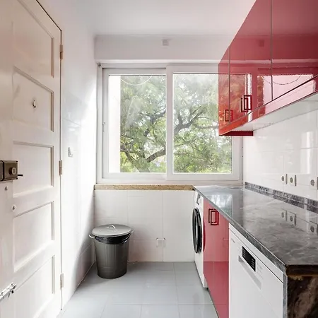 Bright Tailor Made Flat With Ac In Areeiro Apartmán